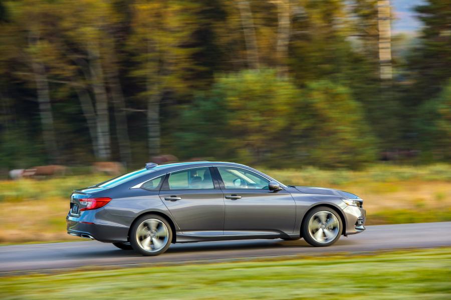  Honda Accord Touring Hybrid 2017 года  (NA) (фото 124 из 170)